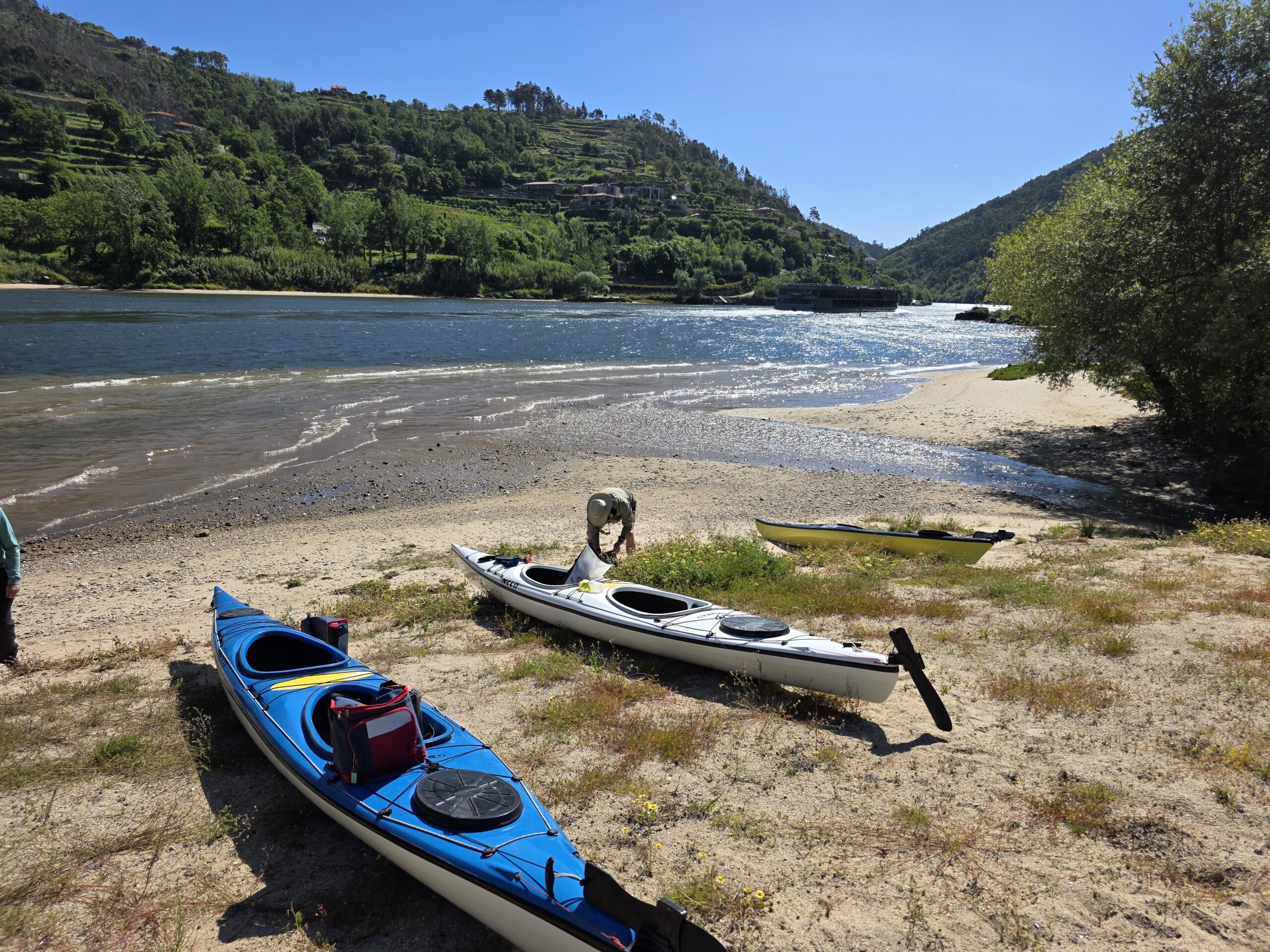 Beach launch on the Douro
